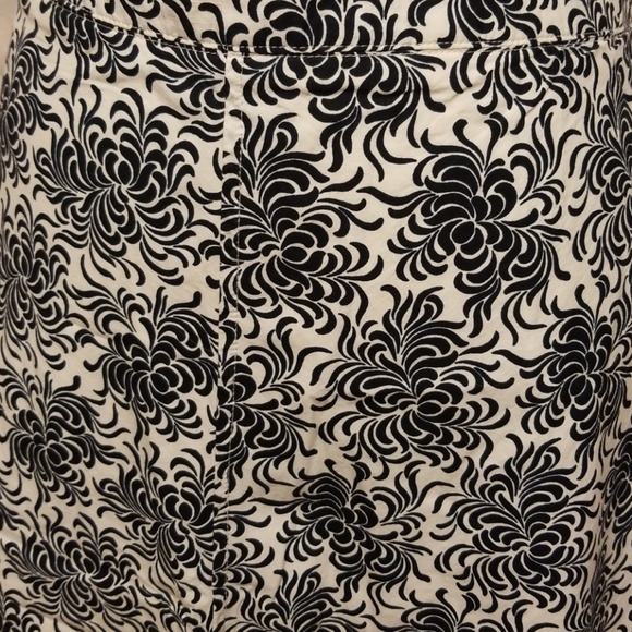 SOLD SOLD E ⭐️ NWT Gap floral print skirt - Picture 2 of 6